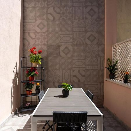 Appartamento Elegante Con Terrazzino Nel Centro Di Napoli Nápoles Exterior foto