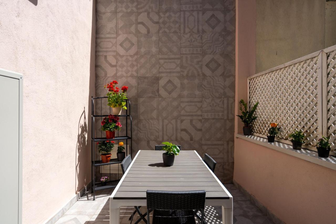 Appartamento Elegante Con Terrazzino Nel Centro Di Napoli Nápoles Exterior foto