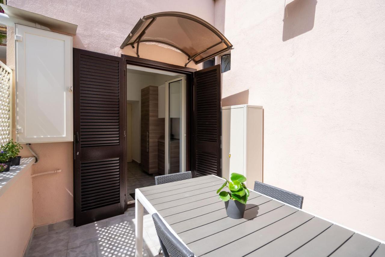 Appartamento Elegante Con Terrazzino Nel Centro Di Napoli Nápoles Exterior foto