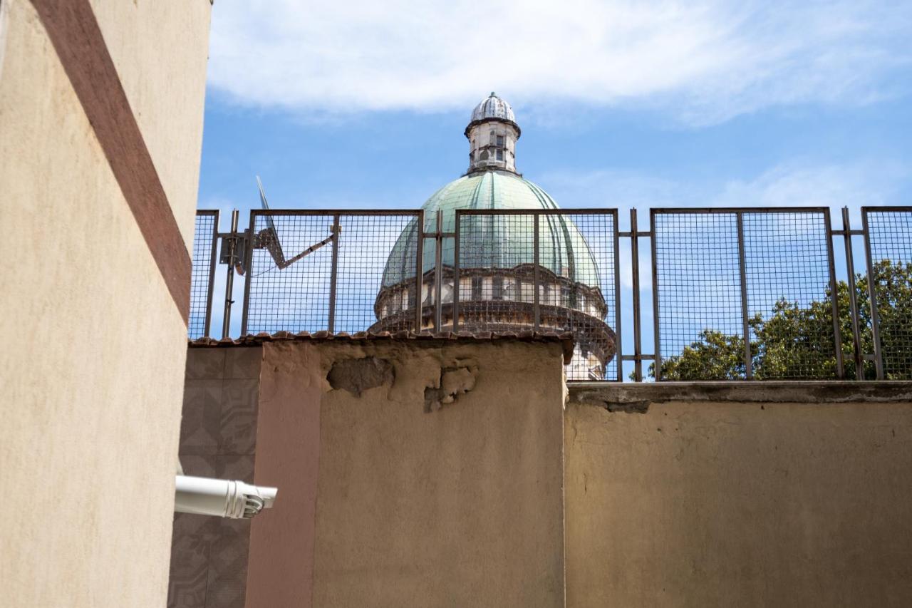 Appartamento Elegante Con Terrazzino Nel Centro Di Napoli Nápoles Exterior foto