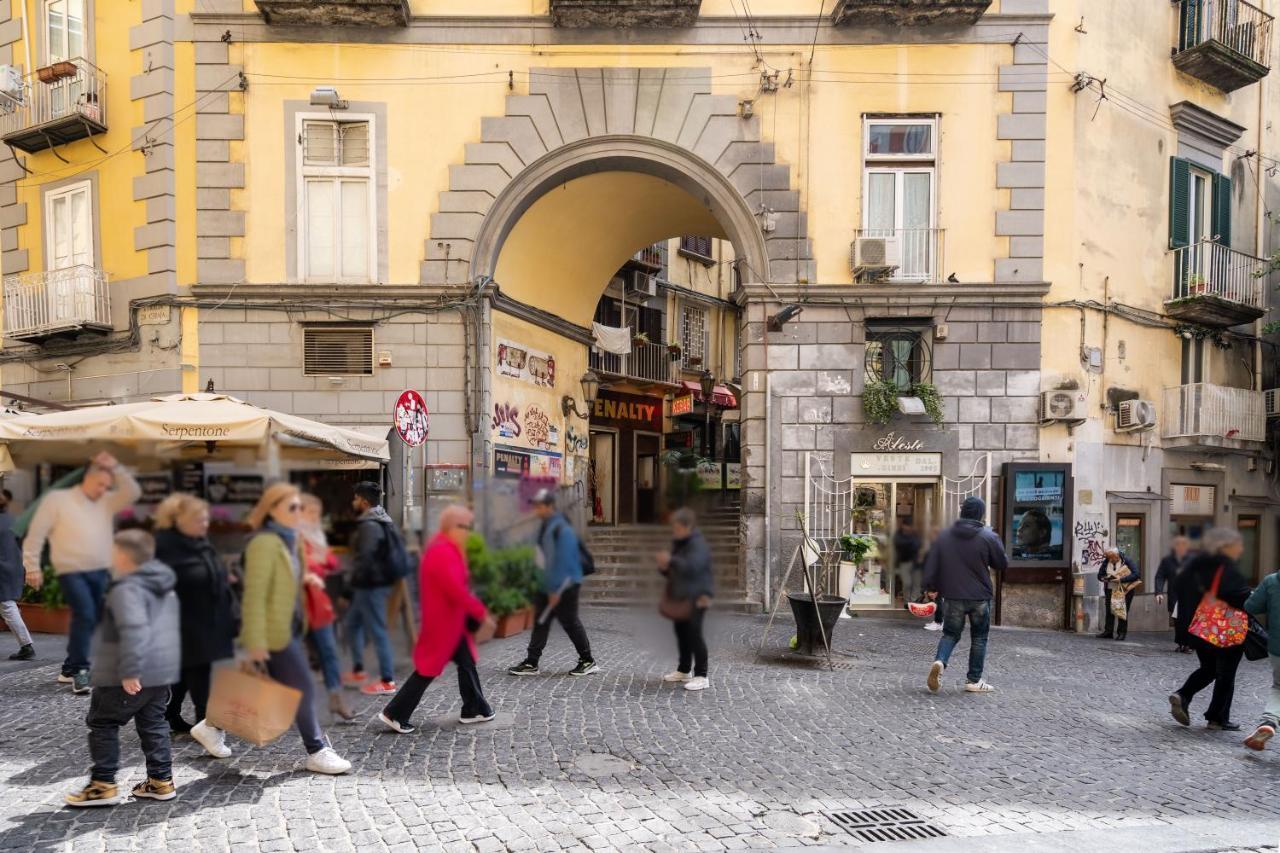 Appartamento Elegante Con Terrazzino Nel Centro Di Napoli Nápoles Exterior foto