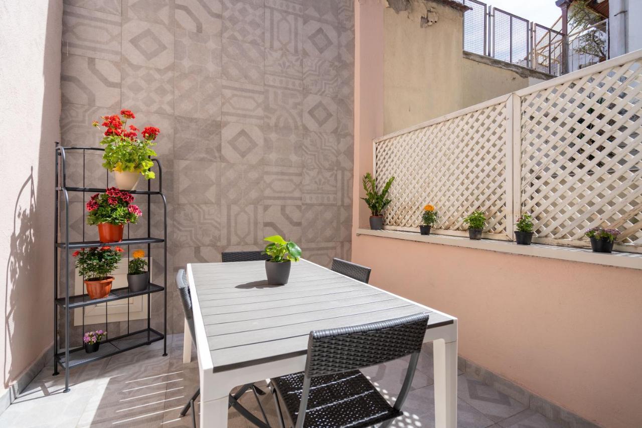 Appartamento Elegante Con Terrazzino Nel Centro Di Napoli Nápoles Exterior foto